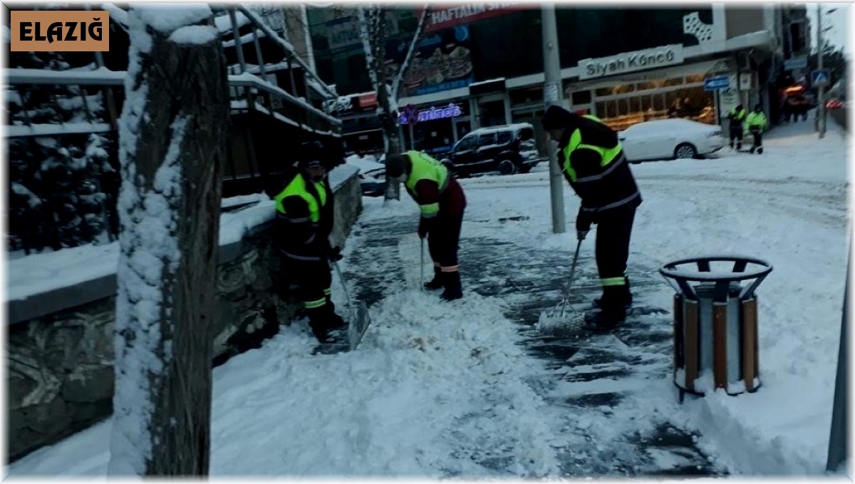 Elazığ Belediyesinin kar mesaisi sürüyor