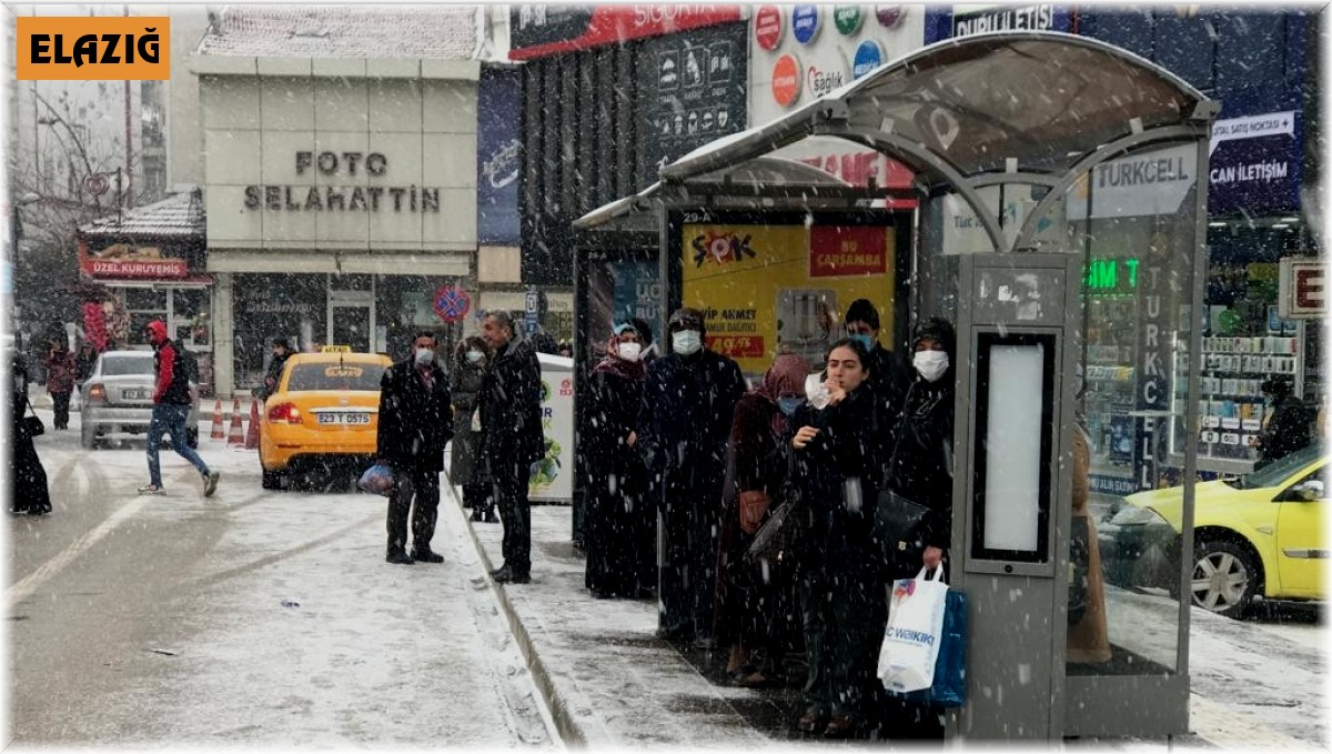 Elazığ beyaz gelinliğini giydi