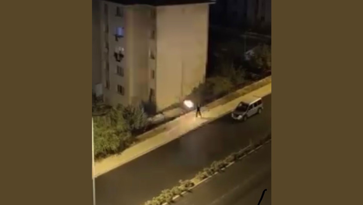 Elazığ'da 1 kişinin yaralandığı eve pompalı tüfekli saldırı anı kamerada