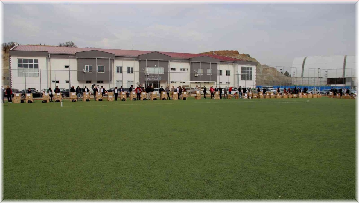 Elazığ'da 107 kulübe spor malzemesi yardımı