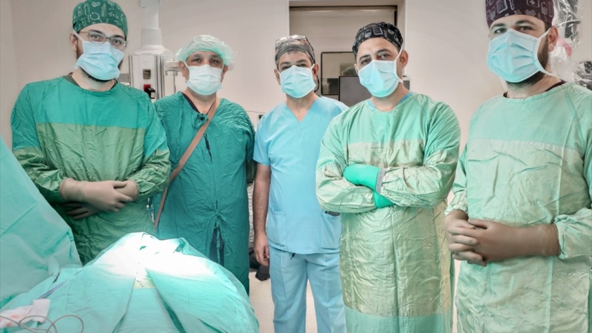 Elazığ'da 11 yaşındaki epilepsi hastası çocuk beyin piliyle sağlığına kavuştu