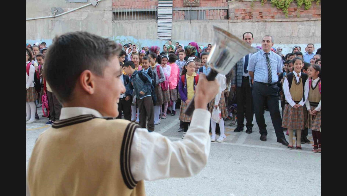 Elazığ'da 110 bin öğrenci ders başı yapacak
