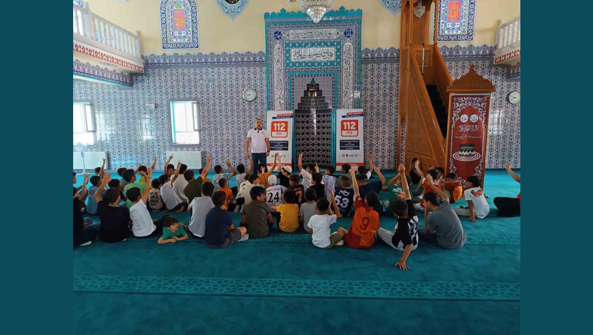 Elazığ'da 112 ekipleri yaz Kur'an kursu öğrencilerini bilgilendirdi