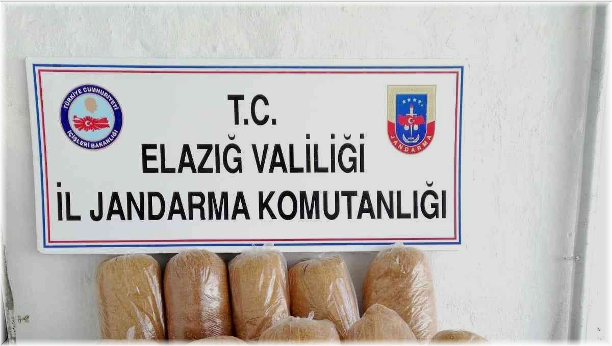 Elazığ'da 130 kilo kıyılmış tütün ele geçirdi