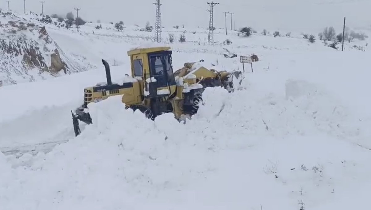 Elazığ'da 130 köy yolu açıldı, 207'sinde çalışmalar sürüyor