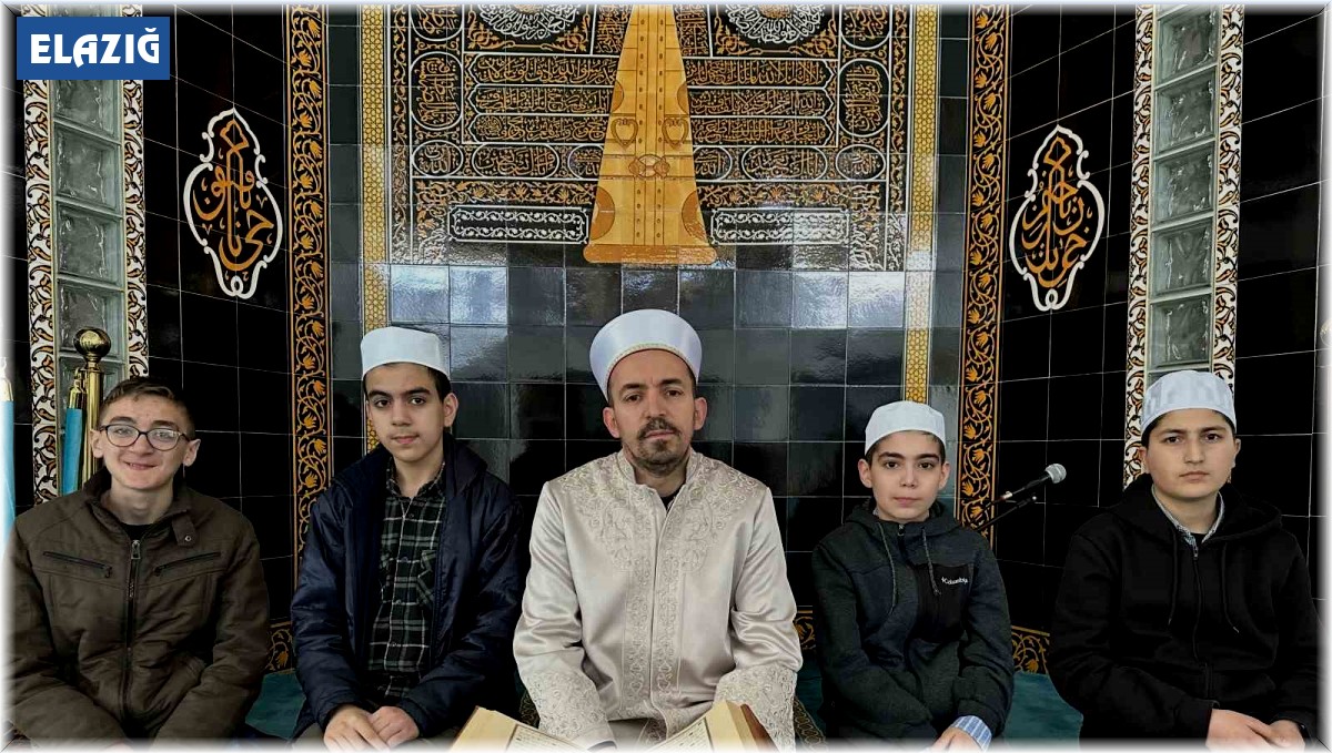 Elazığ'da 14 asırlık mukabele geleneğini genç hafızlar sürdürüyor