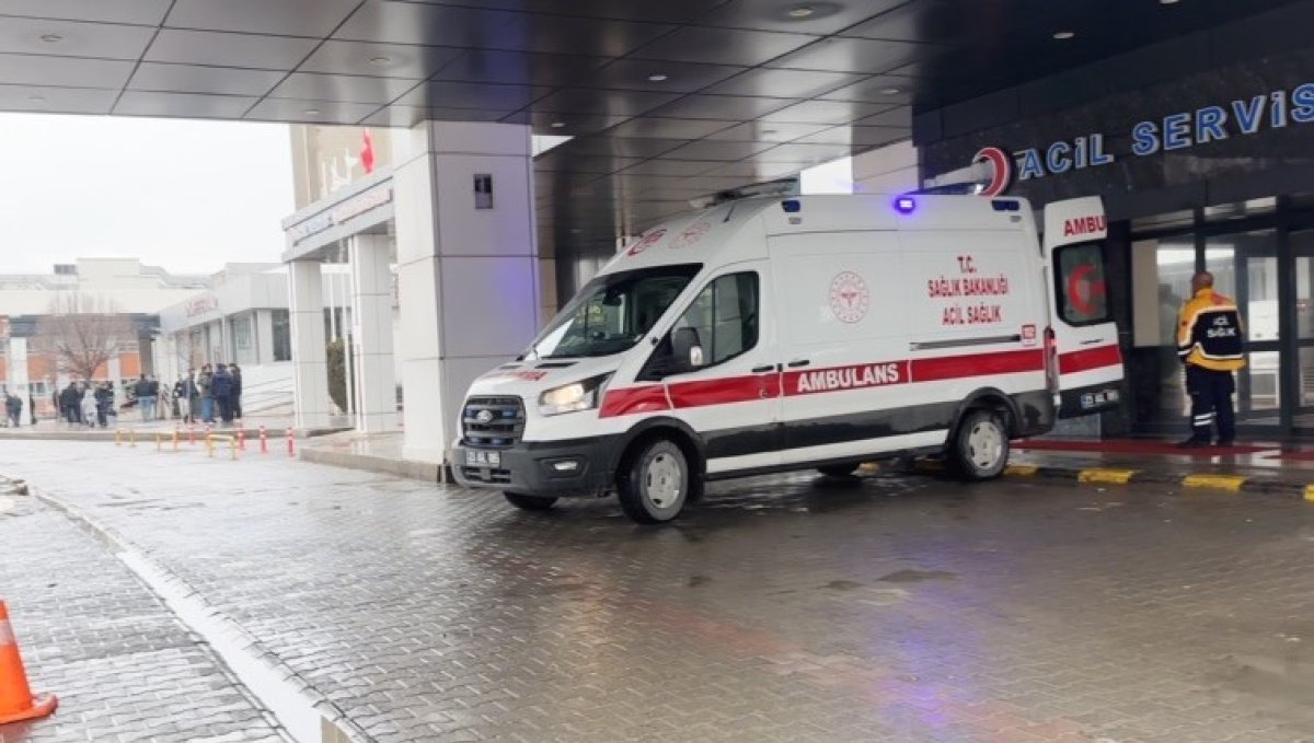 Elazığ'da 15'inci kattan kendini boşluğa bırakan genç hayatını kaybetti