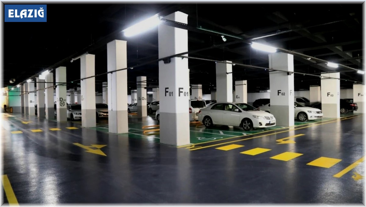 Elazığ'da 15 Temmuz Meydanı ve otoparkı hizmete açıldı