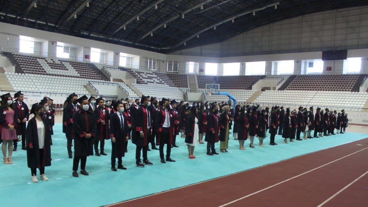 Elazığ'da 155 doktor adayı kep attı