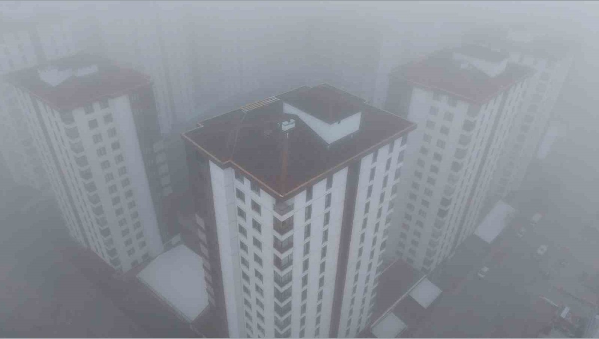 Elazığ'da 200 metreden şehir sis içinde kayboldu