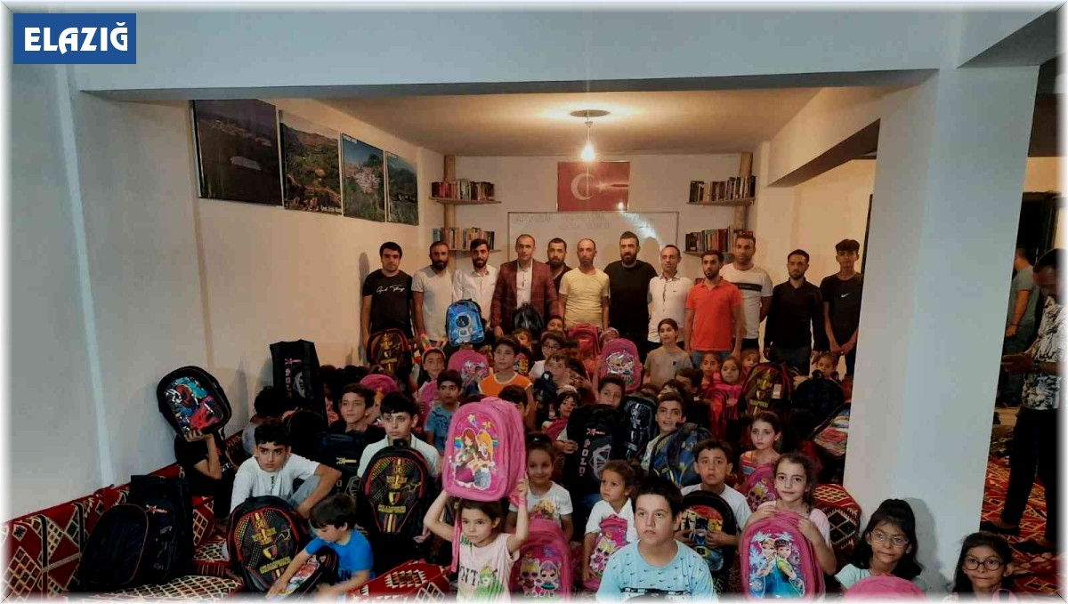 Elazığ'da 200 öğrenciye kırtasiye malzemesi yardımı