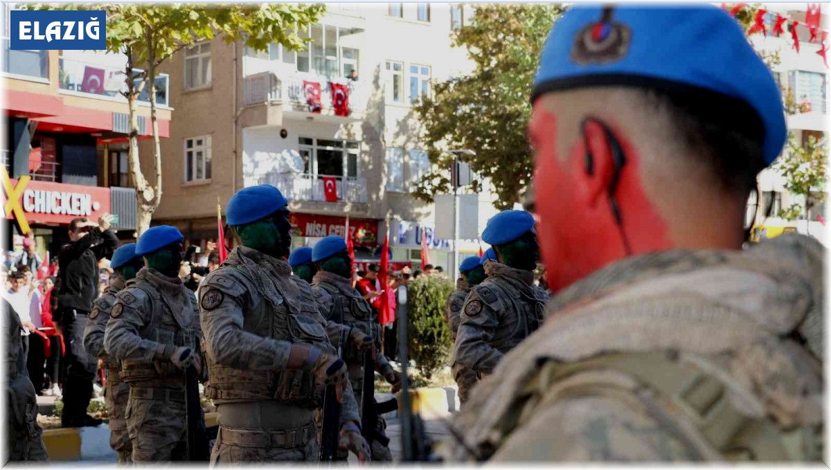 Elazığ'da 29 Ekim Cumhuriyet Bayramında JÖH'lerin gösterisi nefes kesti