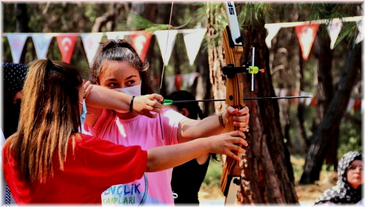 Elazığ'da 371 öğrenci gençlik kamplarına katıldı