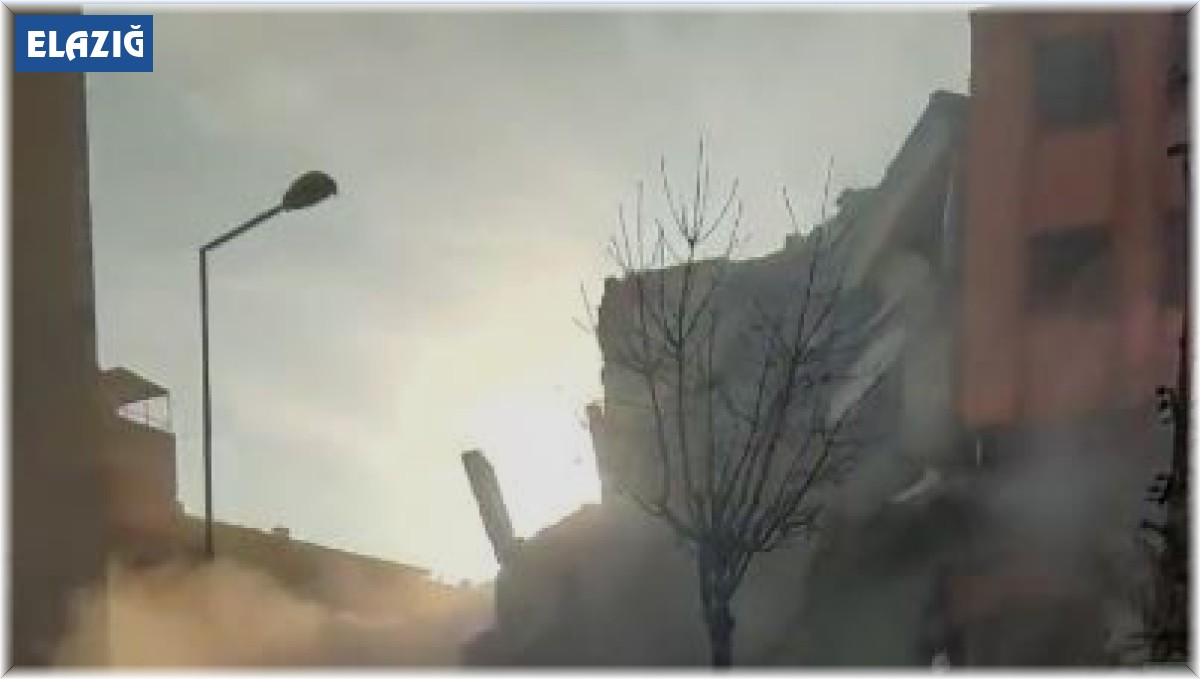 Elazığ'da 4 katlı bina tek dokunuşla yıkıldı