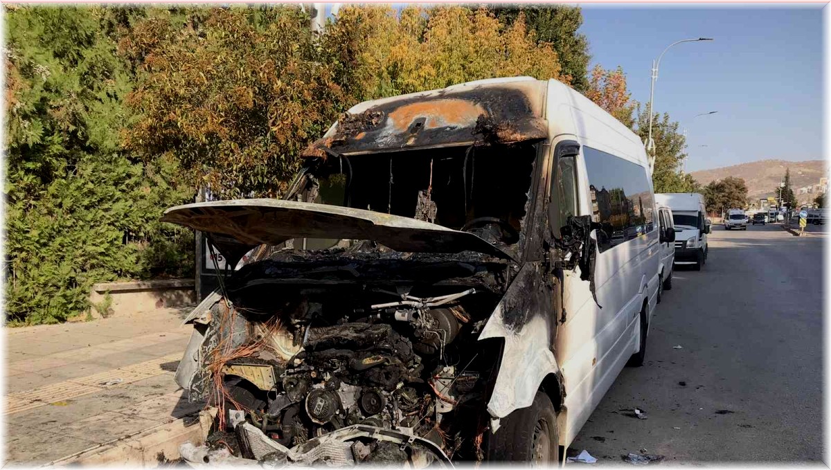 Elazığ'da 4 saatte 3 araç kundaklandı