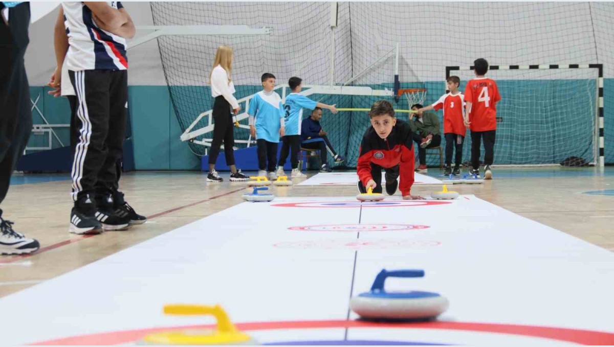 Elazığ'da 45 takım Floor Curling müsabakalarında buluştu