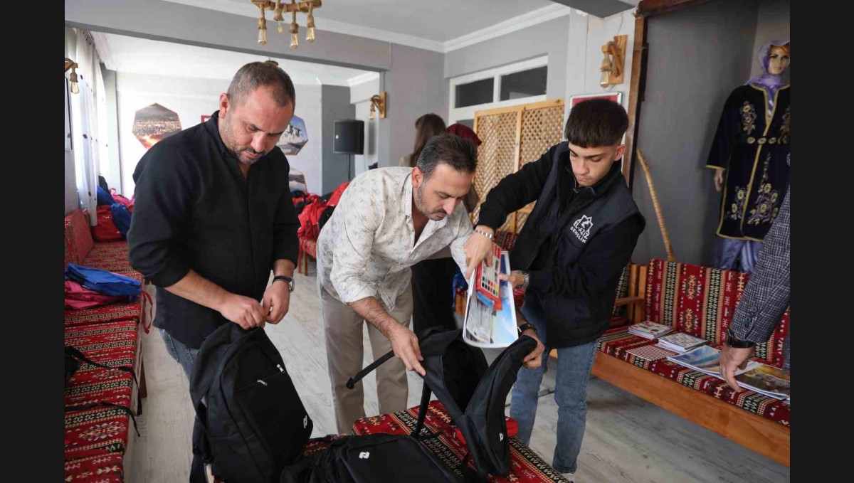 Elazığ'da 450 öğrenciye kırtasiye yardımı