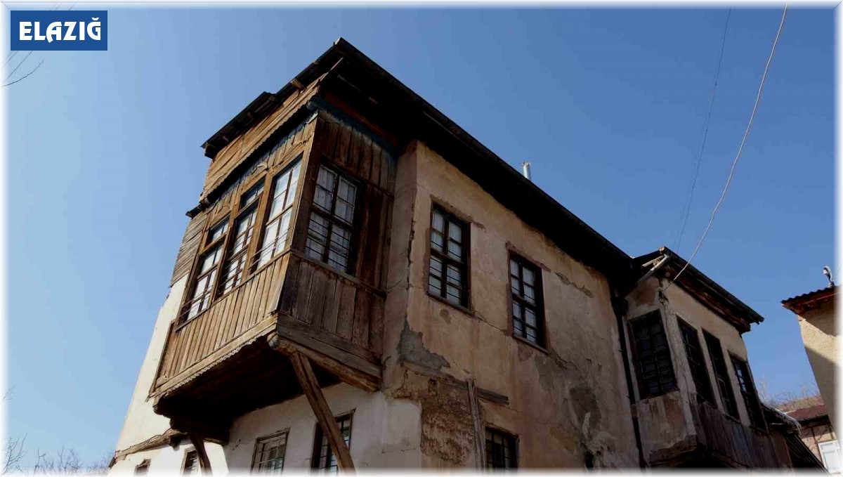 Elazığ'da 450 yılık tarihi konaklar depreme direniyor