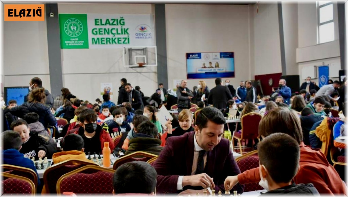 Elazığ'da 480 sporcunun katılımıyla satranç turnuvası başladı
