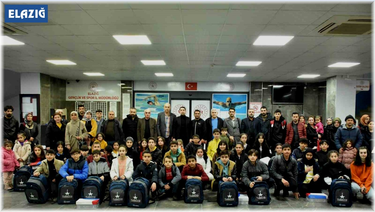 Elazığ'da 51 sporcu ve 9 antrenöre spor malzemesi dağıtıldı