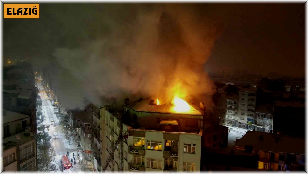Elazığ'da 6 katlı binada korkutan yangın, ekiplerin müdahalesi sürüyor