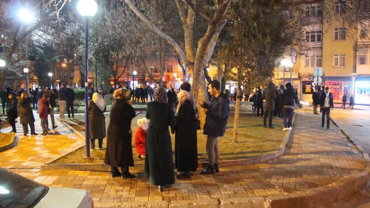 Elazığ'da 6,8 büyüklüğünde deprem