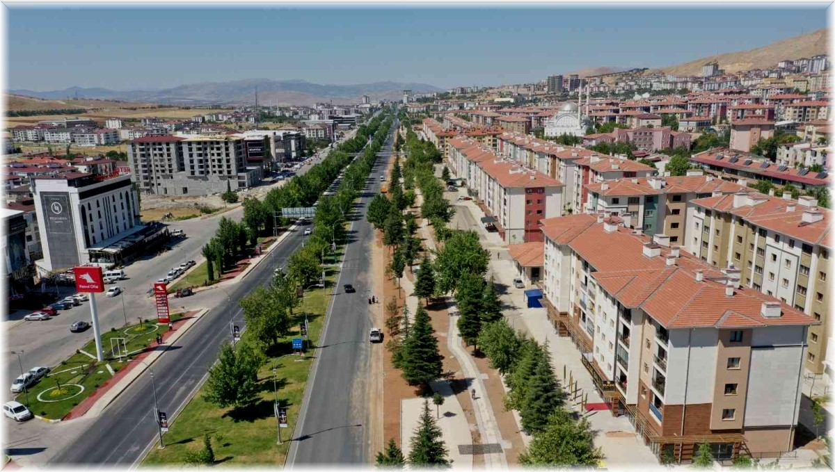 Elazığ'da 7 bin 200 metrelik bisiklet yolunun yapımı sürüyor
