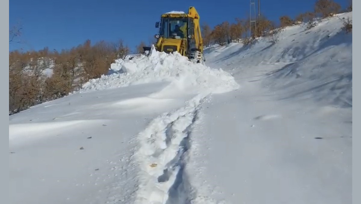 Elazığ'da 79 köy yolunda çalışmalar sürüyor