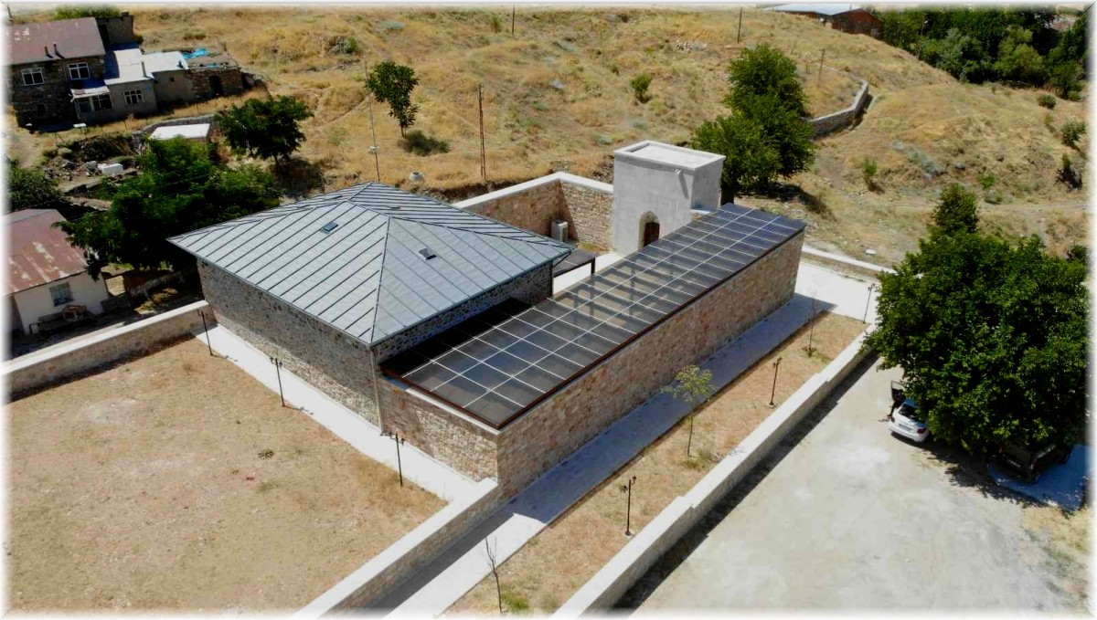 Elazığ'da 800 yıllık camiye yoğun ilgi