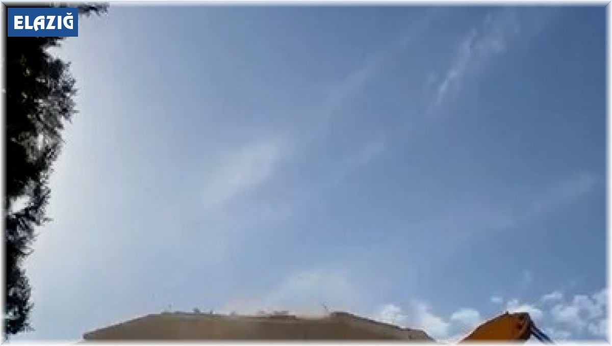 Elazığ'da ağır hasarlı bina tek dokunuşla yerle bir oldu