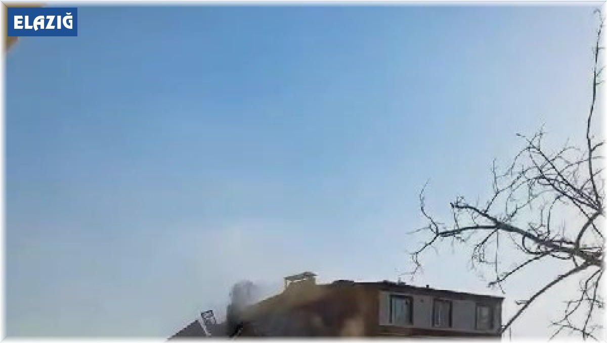 Elazığ'da ağır hasarlı bina tek dokunuşta yerle bir oldu