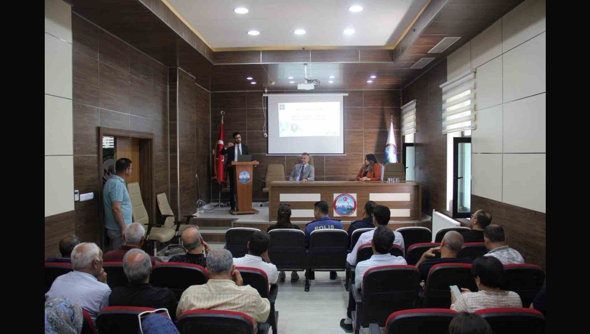 Elazığ'da akılcı ilaç kullanımı ve bitkisel ürünler toplantısı