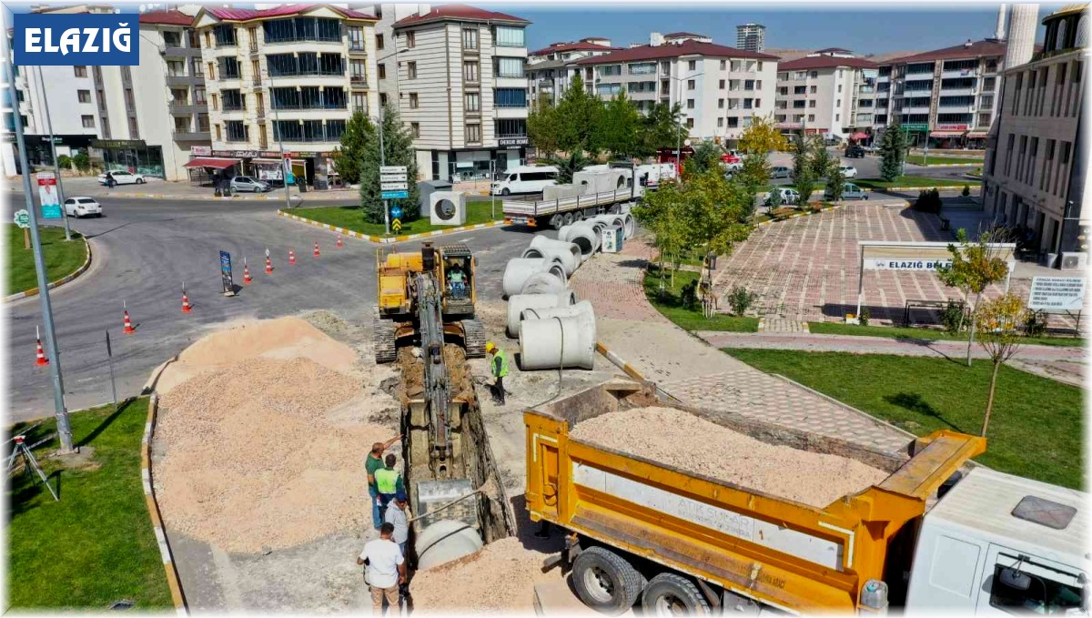Elazığ'da altyapı yenileme çalışmaları sürüyor