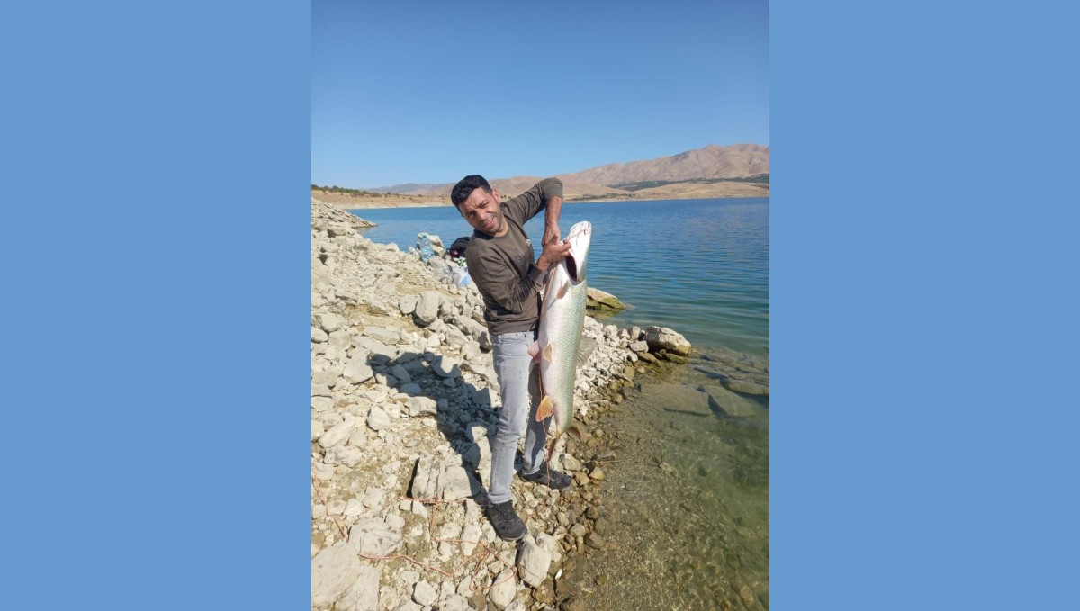 Elazığ'da amatör balıkçı 22 kiloluk turna yakaladı