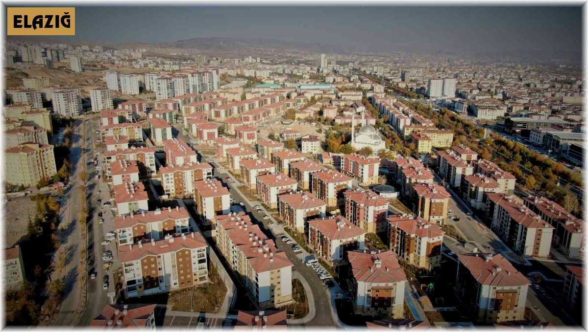 Elazığ'da anahtarlarını alan depremzedeler, yeni konutlarına kavuşmanın mutluluğunu yaşıyor