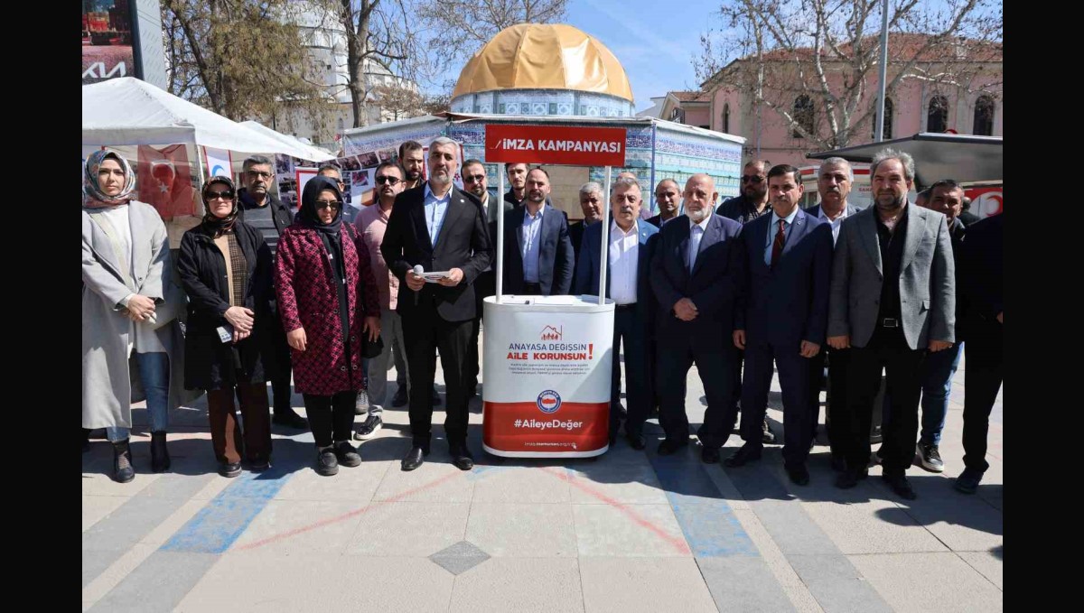 Elazığ'da 'Anayasa Değişsin, Aile Korunsun' kampanyası