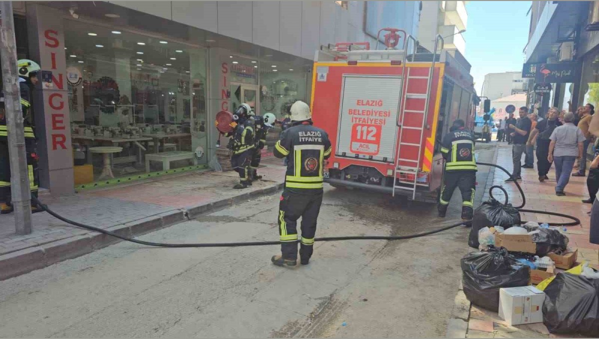 Elazığ'da apartman dairesinde korkutan yangın
