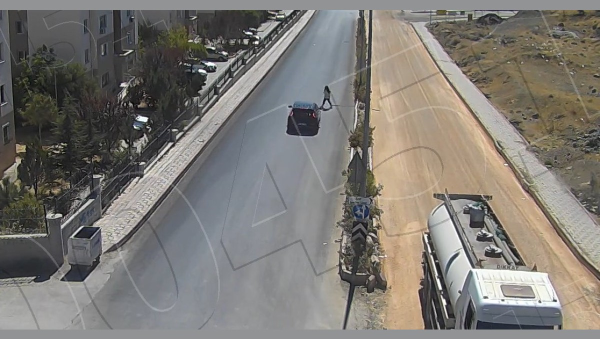 Elazığ'da aracın çarptığı kadın 19 gündür yaşam savaşı veriyor: Kaza anı kamerada