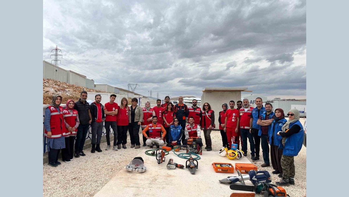 Elazığ'da arama kurtarma eğitimleri sürüyor