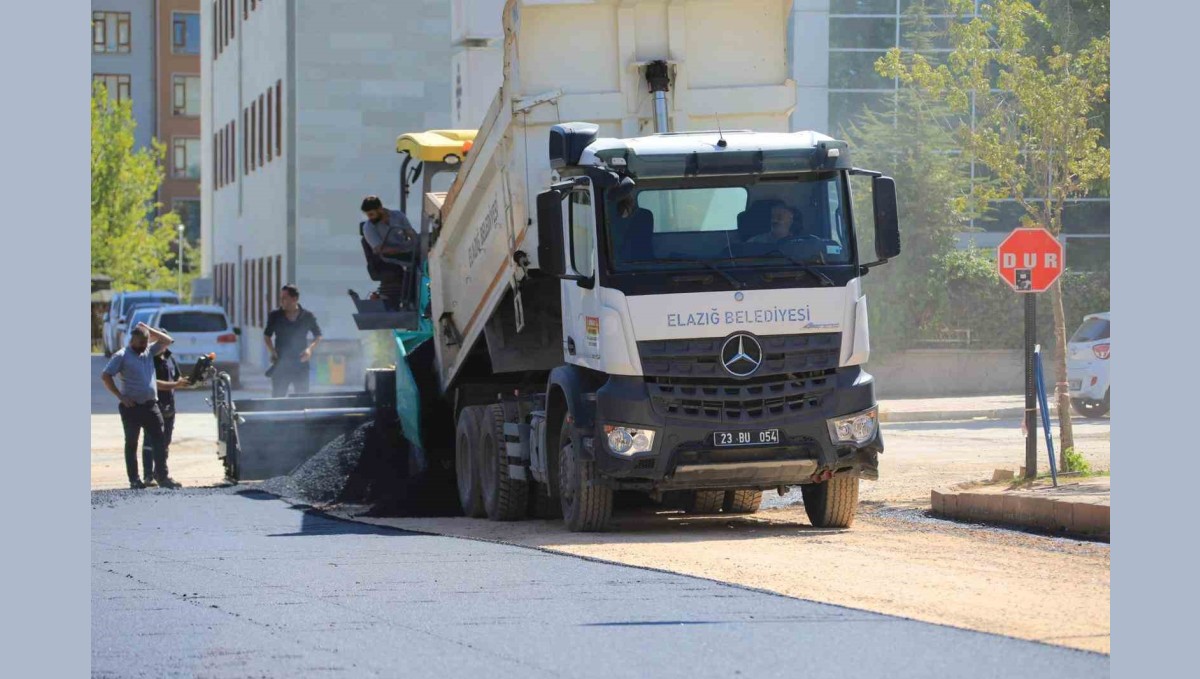Elazığ'da asfalt seferberliği sürüyor
