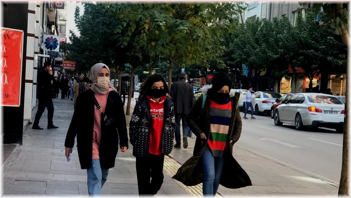 Elazığ'da aşılama artıyor vaka sayıları düşüyor