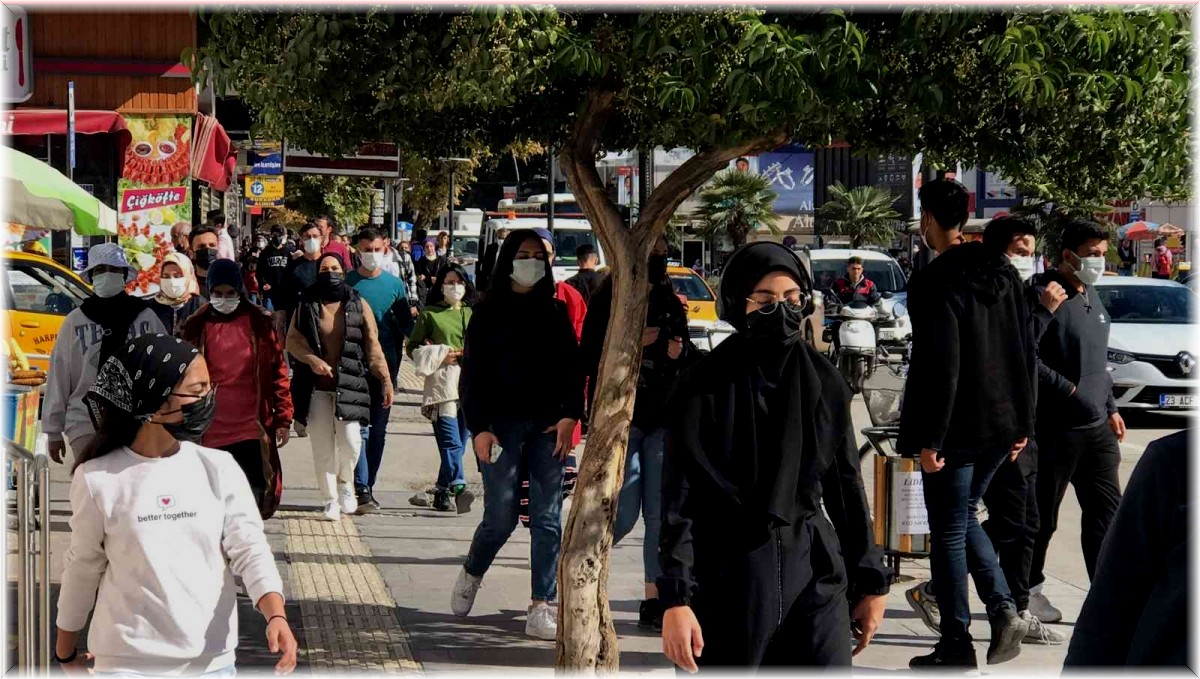 Elazığ'da aşılamada yükseliş, vaka sayılarında da düşüş sürüyor