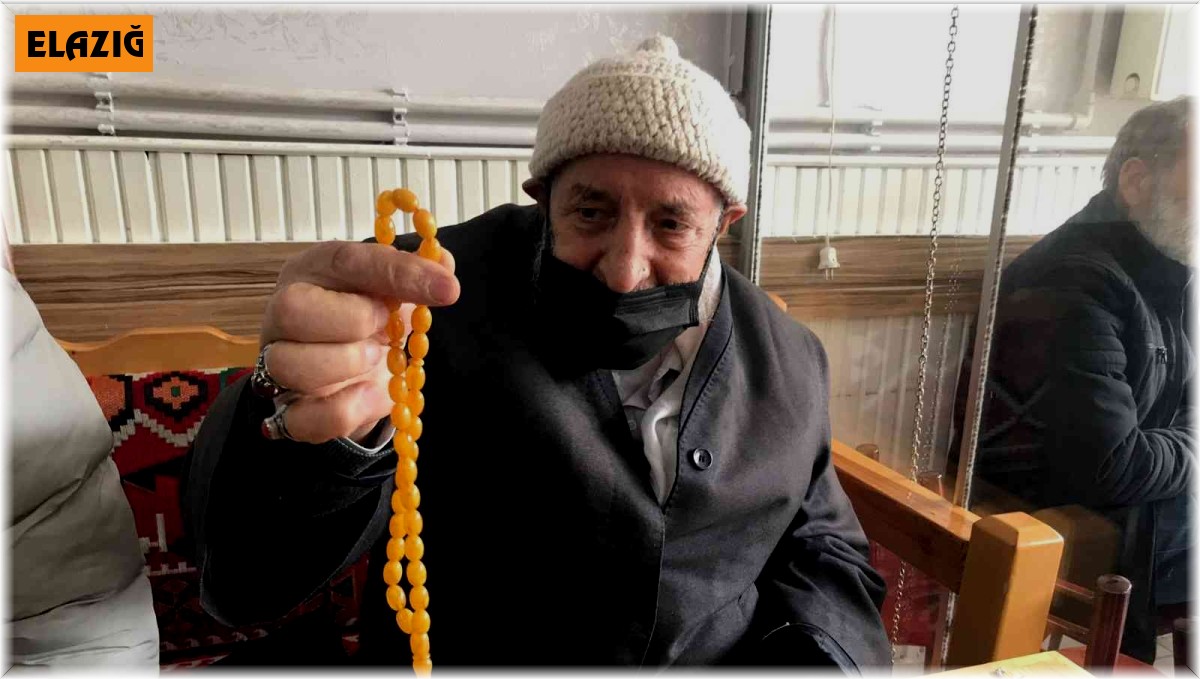 Elazığ'da asırlık tespihler çay ocağında sergileniyor: Fiyatı 10 bin dolara kadar çıkıyor