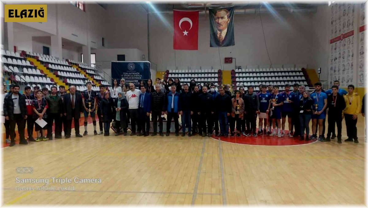 Elazığ'da badminton müsabakaları sona erdi