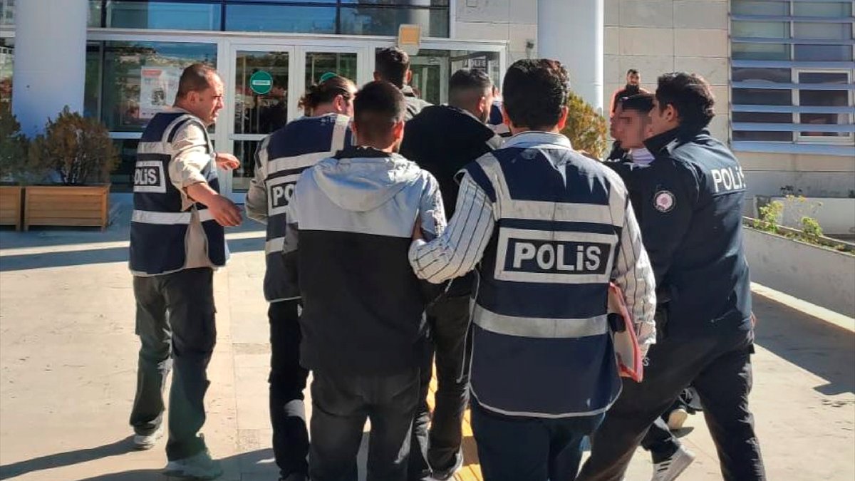 Elazığ'da bakır kablo çaldıkları iddiasıyla 3 zanlı tutuklandı