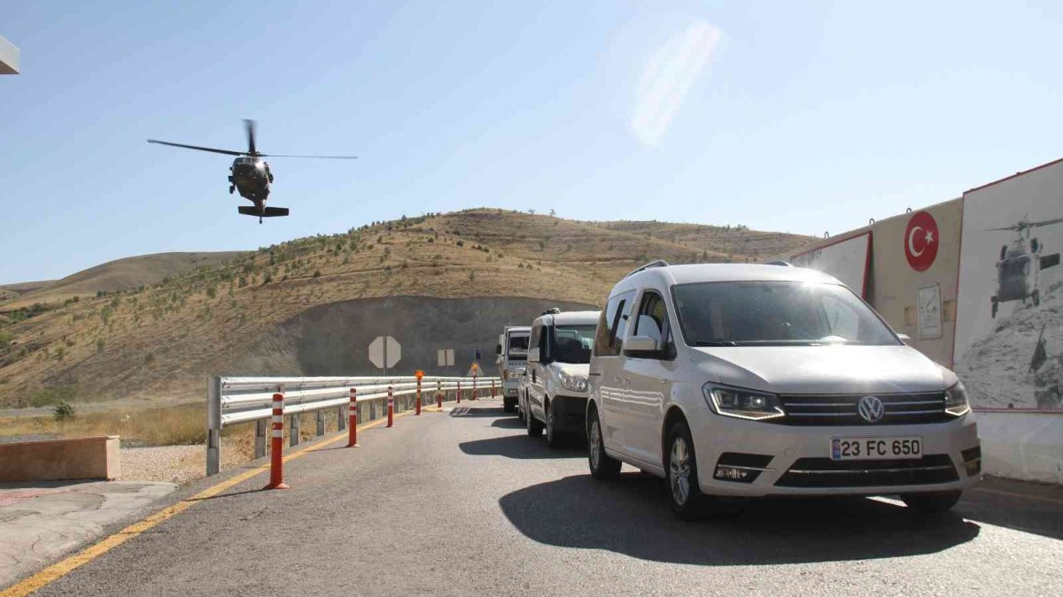 Elazığ'da bayram tatili dönüşü helikopter destekli trafik denetimi