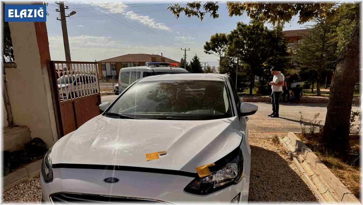 Elazığ'da belediye meclis üyesinin aracına silahlı saldırı