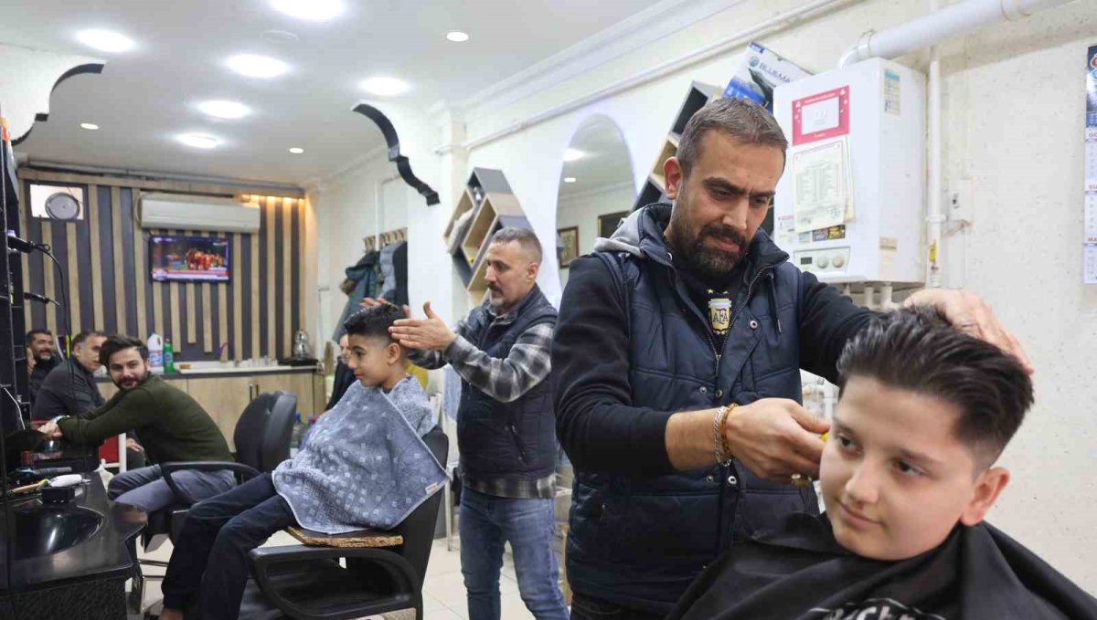 Elazığ'da berberlerde bayram mesaisi