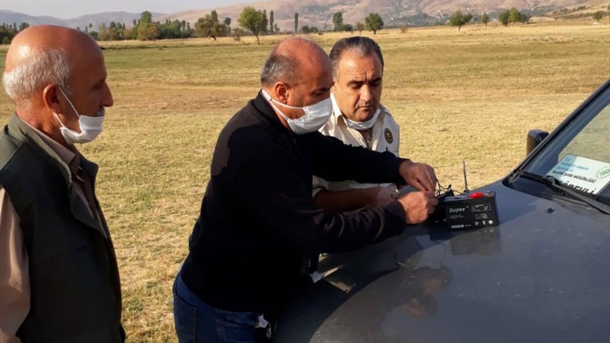 Elazığ'da bıldırcın sesi çıkaran cihazla avlanan 2 kişi yakalandı