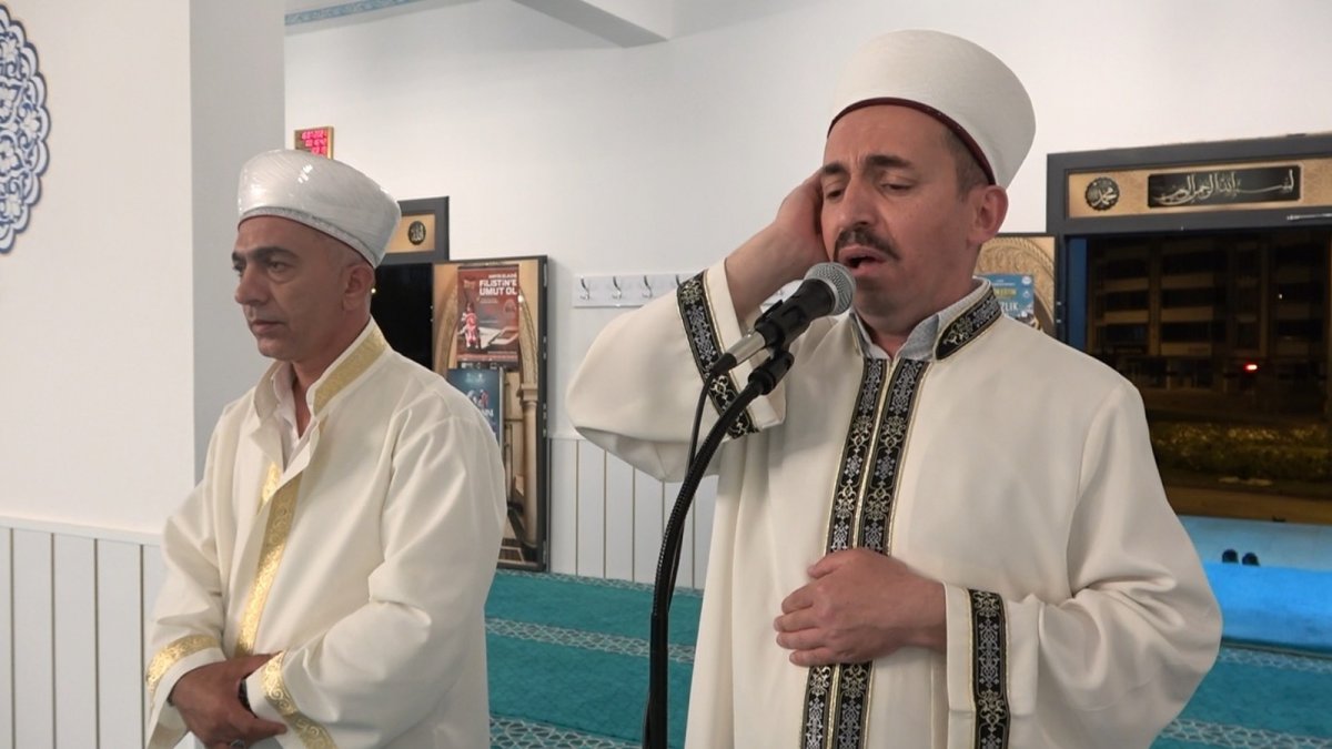 Elazığ'da bin 11 camide eş zamanlı olarak sela sesi yükseldi